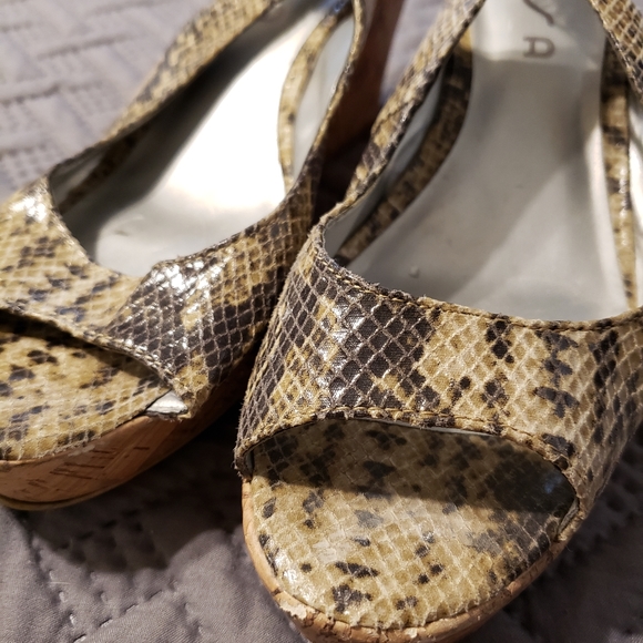 UNISA Wedge Sandal Python Print - 10 - Picture 2 of 7